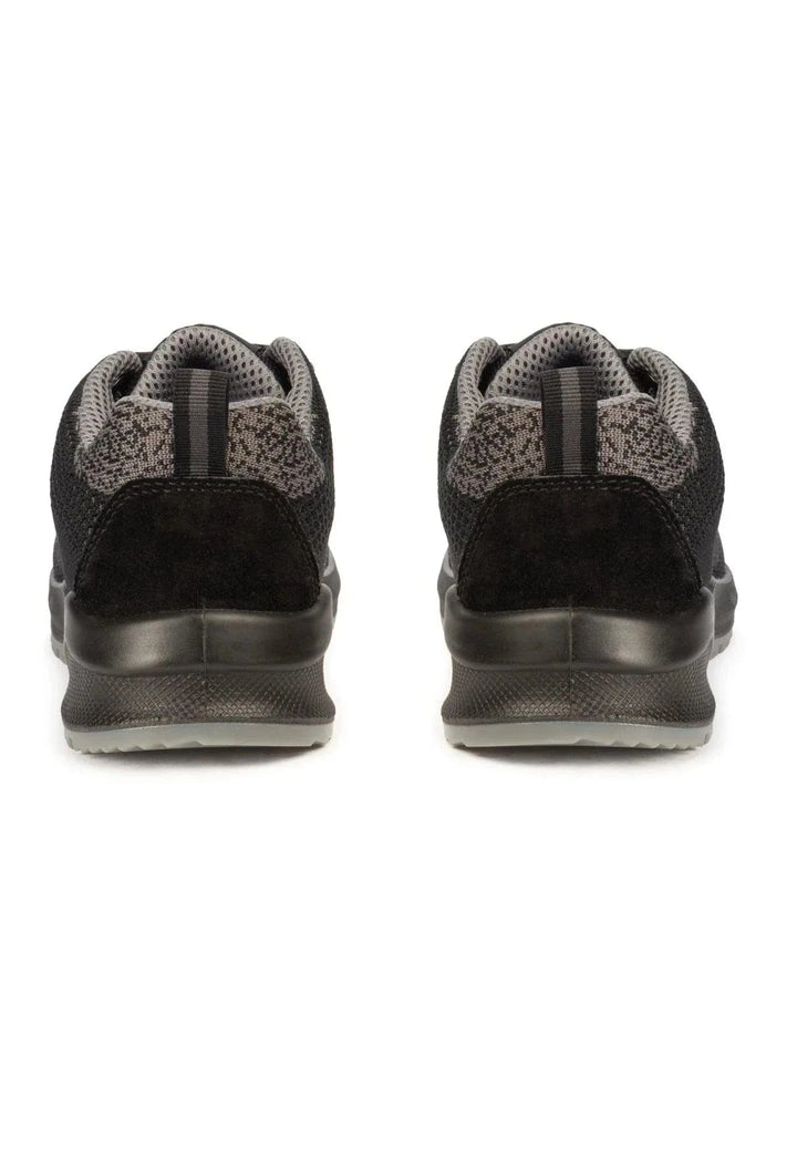 Moisture-wicking lining keeps feet dry throughout your shift