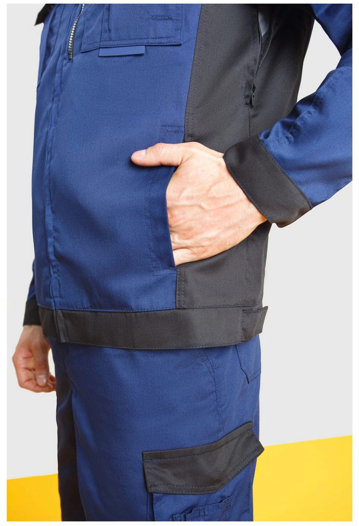 Spacious side pockets