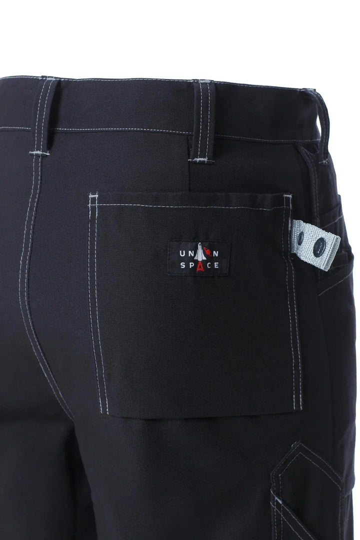 Double stitching and reinforced seams support long-lasting jobsite wear.