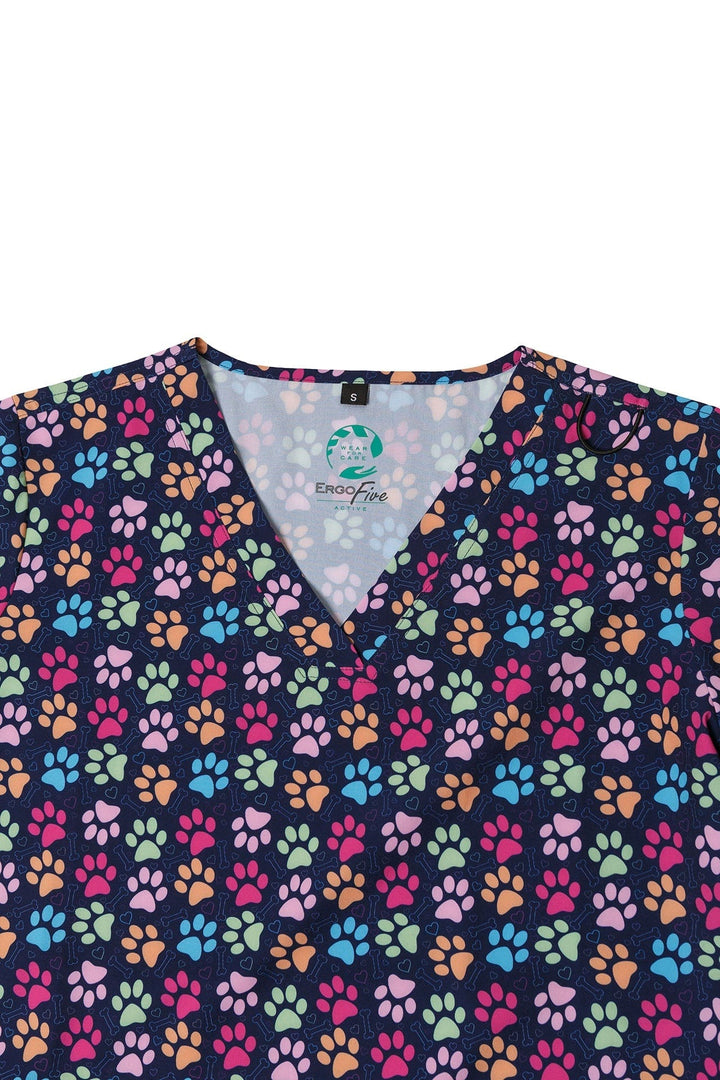 Semi-fitted silhouette blouse with V-neck.